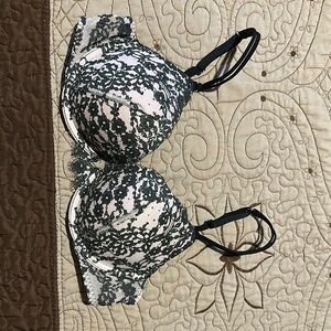 Lace Overlay Underwire Bra in Black and White